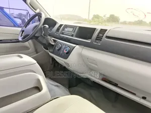 Toyota HiAce 2012 White