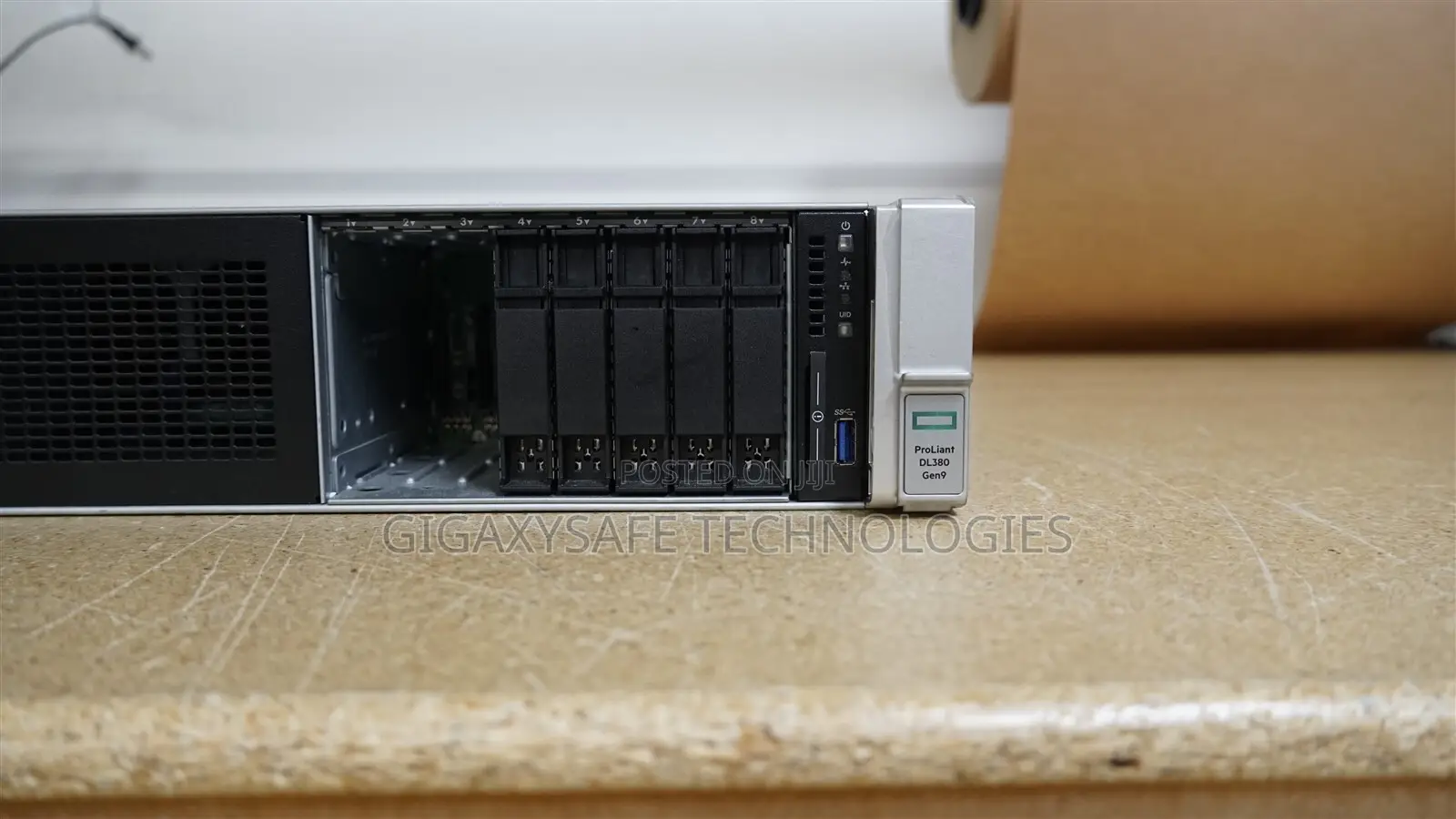 Server HP ProLiant DL 32GB Intel Xeon HDD+SSD 32GB