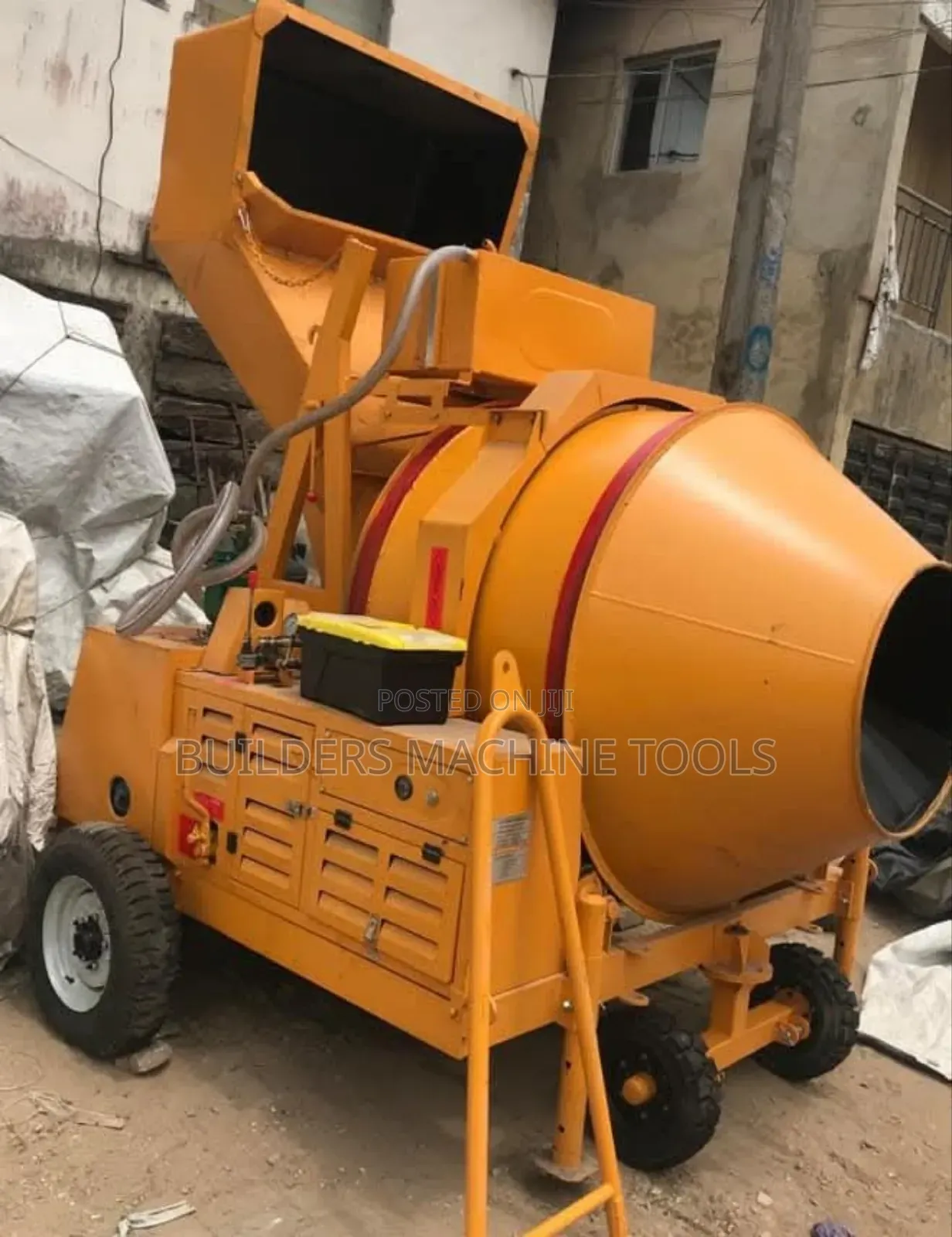 Self Loading Concrete Mixer