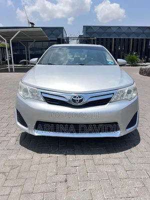 Toyota Camry LE 4dr Sedan w/Prod. End 11/13 (2.5L 4cyl 6A) 2014 Silver