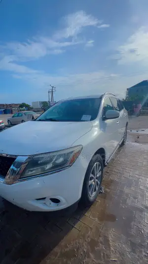 Nissan Pathfinder SV 4x4 2013 White