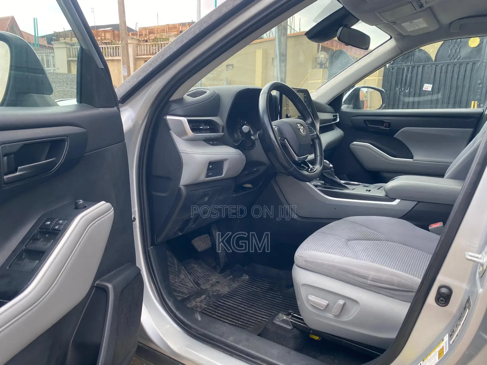Toyota Highlander LE 2021 Gray