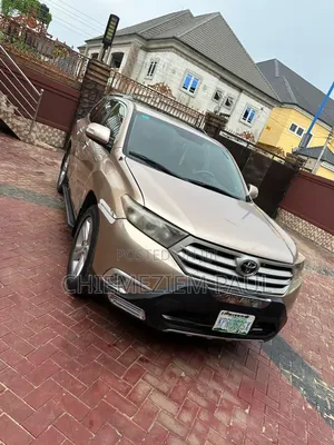 Toyota Highlander Limited 2012 Gold
