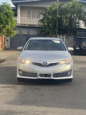 Toyota Camry SE 4dr Sedan (2.5L 4cyl 6A) 2014 Silver