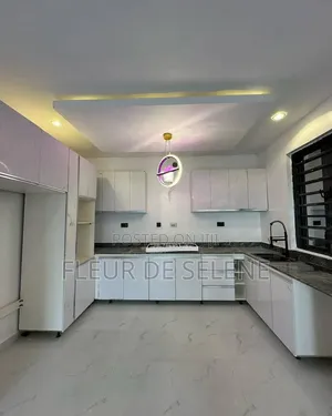2bdrm Apartment in Ikate, Lagos Island / Lagos Island for rent