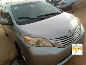 Toyota Sienna 2011 Gray
