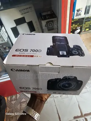 Canon Eos 700d Camera With Lens 18-55mm