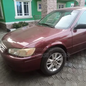Toyota Camry 2000 Red
