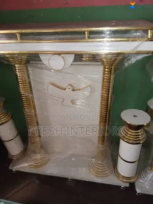 Church Pulpit With 2 Flower Vase