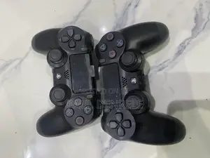 2 Ps4 Gamepads