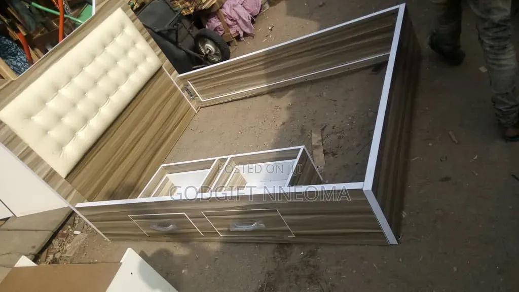 4.5ft × 6ft Bedframe