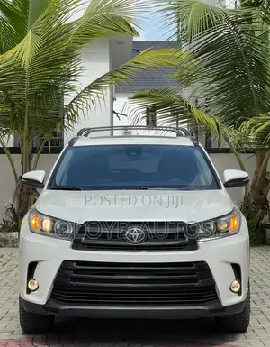 Toyota Highlander SE 4x4 V6 (3.5L 6cyl 8A) 2018 White