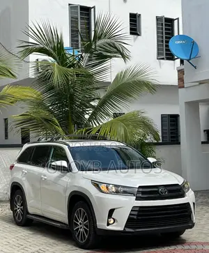 Toyota Highlander SE 4x4 V6 (3.5L 6cyl 8A) 2018 White