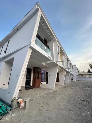 3bdrm Duplex in Ikota for sale