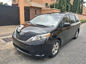 Toyota Sienna 2015 Black