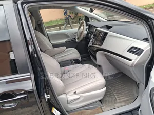 Toyota Sienna 2015 Black