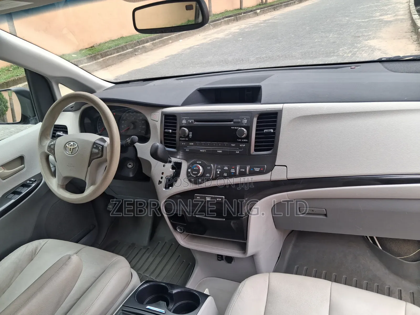 Toyota Sienna 2015 Black