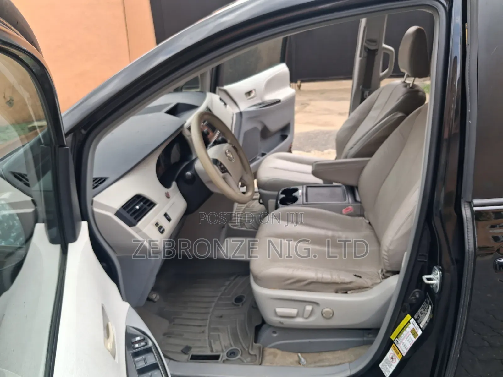 Toyota Sienna 2015 Black