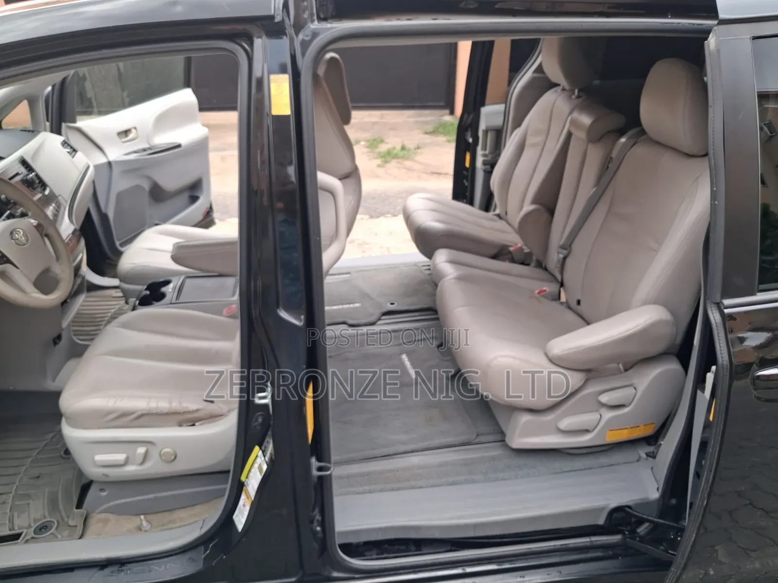 Toyota Sienna 2015 Black