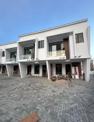 3bdrm Duplex in Ikota for sale
