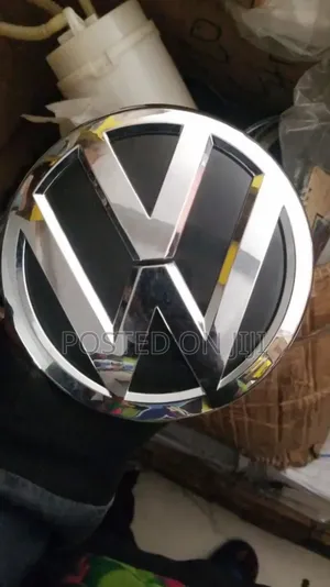 Front Grill Logo Passat Tsi 2018 Model