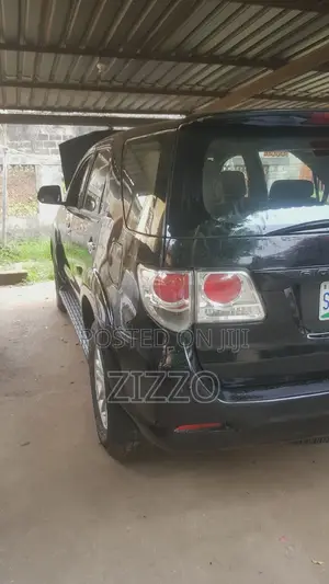 Toyota Fortuner 2012 Black
