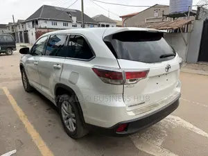 Toyota Highlander LE 4dr SUV (2.7L 4cyl 6A) 2015 White