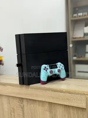 9.00 Hacked Ps4 + 2pads Games