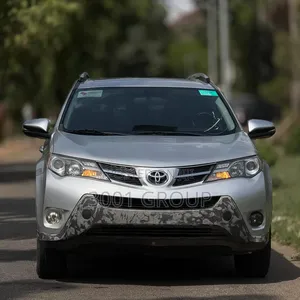 Toyota RAV4 XLE 4dr SUV (2.5L 4cyl 6A) 2014 Silver