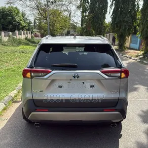 Toyota RAV4 2022 Silver