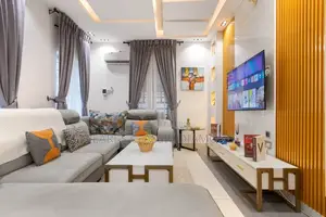 Furnished 4bdrm Townhouse / Terrace in Admiralty, Lekki Phase 1