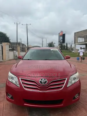 Toyota Camry XLE 4dr Sedan (2.5L 4cyl 6AM) 2010 Red