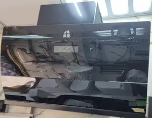 Voice Control and Hand-Wave Kitchen Extractor – Touchless Luxury Hood