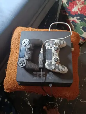 Playstation 4 Slim With 2 Pads and Games
