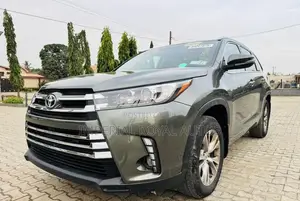 Toyota Highlander Limited 4dr SUV (3.5L 6cyl 6A) 2015 Green
