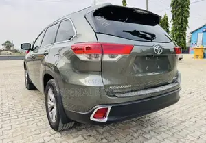 Toyota Highlander Limited 4dr SUV (3.5L 6cyl 6A) 2015 Green