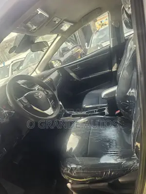 Toyota Corolla LE ECO 4dr Sedan (1.8L 4cyl CVT) 2017 Silver