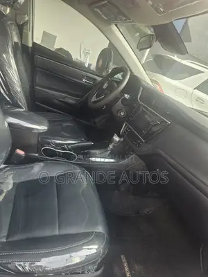 Toyota Corolla LE ECO 4dr Sedan (1.8L 4cyl CVT) 2017 Silver