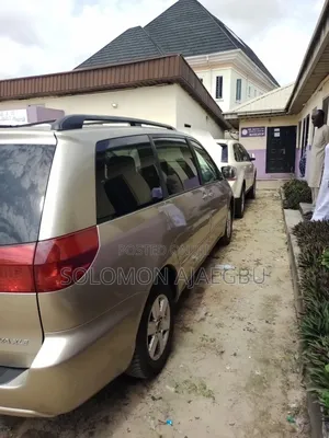 Toyota Sienna XLE 2005 Gold