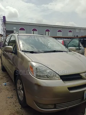 Toyota Sienna XLE 2005 Gold