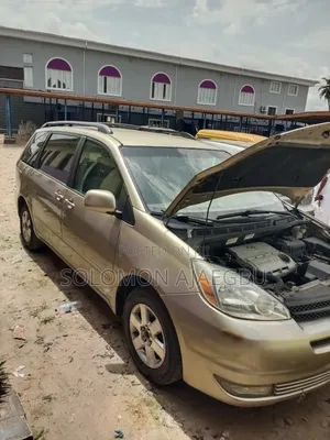 Toyota Sienna XLE 2005 Gold