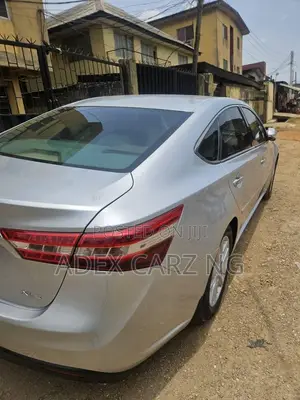 Toyota Avalon XLE Premium FWD Sedan (3.6L 6cyl 6A) 2016 Silver