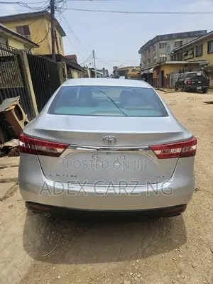 Toyota Avalon XLE Premium FWD Sedan (3.6L 6cyl 6A) 2016 Silver