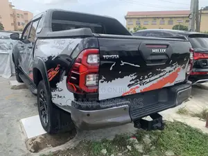 Toyota Hilux 2023 Black