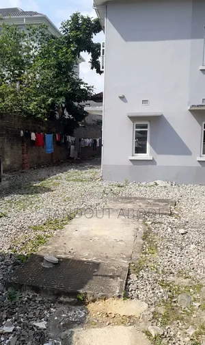3bdrm Block of Flats in Good Location, Onike for sale
