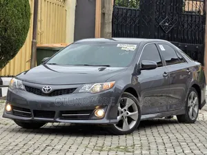 Toyota Camry SE V6 4dr Sedan (3.5L 6cyl 6A) 2013 Gray
