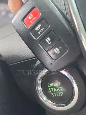 Toyota Camry SE V6 4dr Sedan (3.5L 6cyl 6A) 2013 Gray