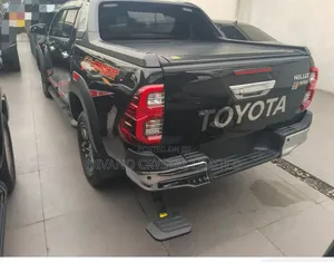 New Toyota Hilux 2025 Black