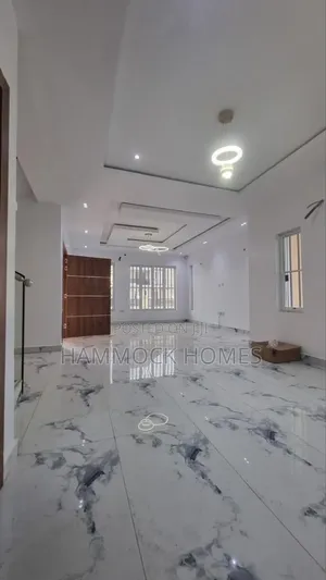 4bdrm Duplex in Carlton Gate Estate, Akobo for rent