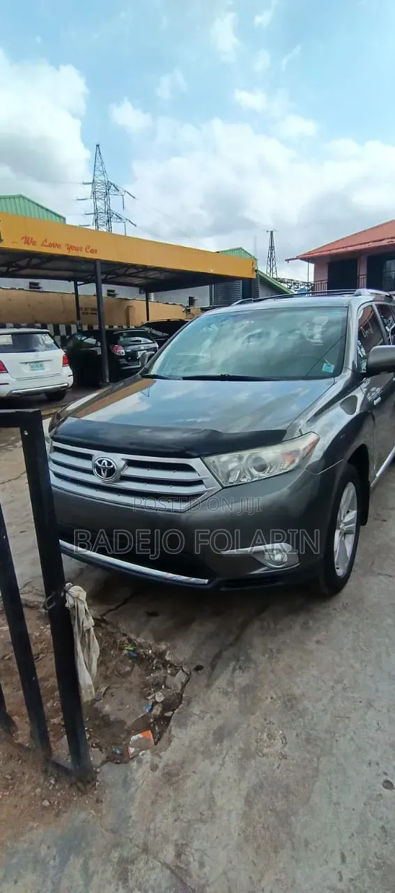 Toyota Highlander Limited 2012 Gray
